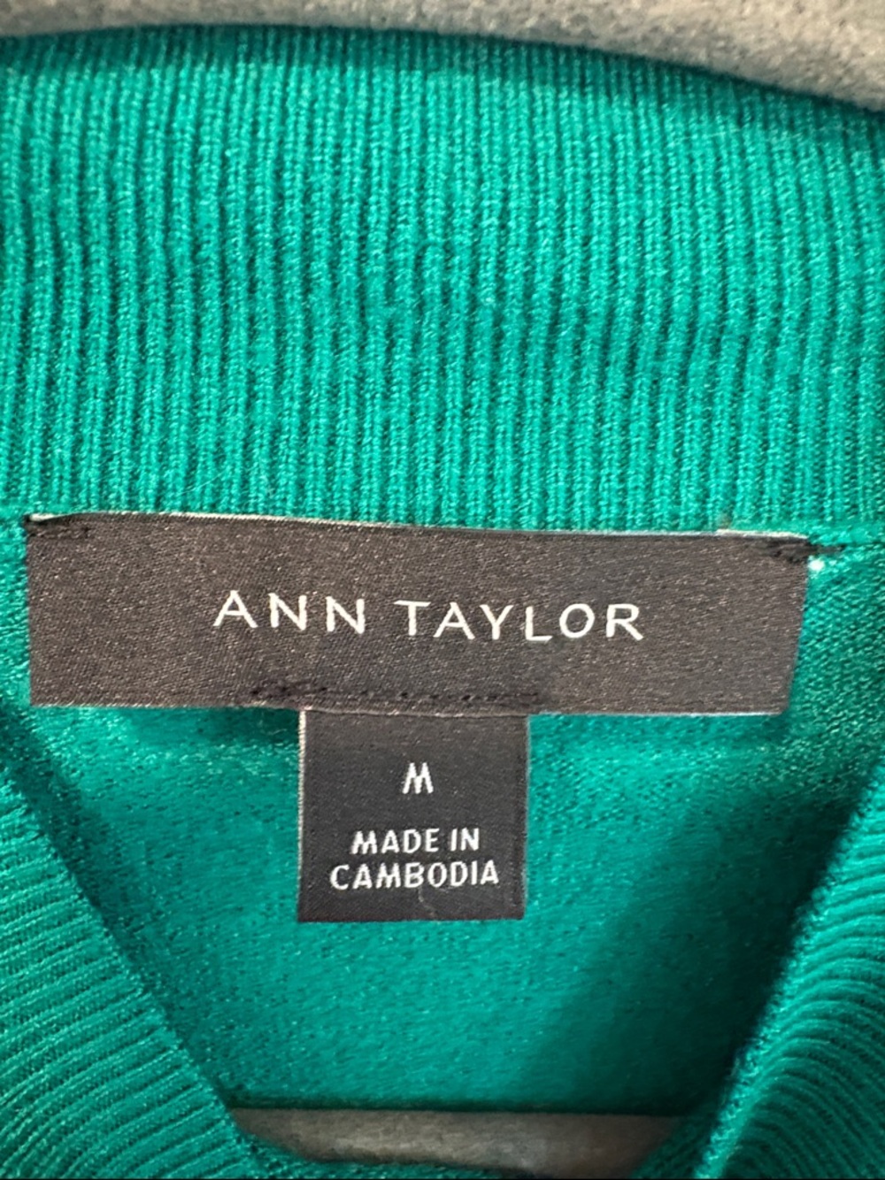 Ann Taylor Green Turtleneck Sweater - Picture 2 of 2